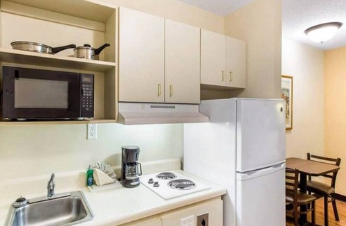 Myrtle Beach Apartment | 2 Full Beds|Non-Smoking, Kitchen