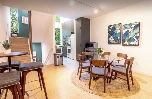 South Park House | 2 KING BDRM Modern & Spacious Townhouse Mins to DT Seattle & Airport