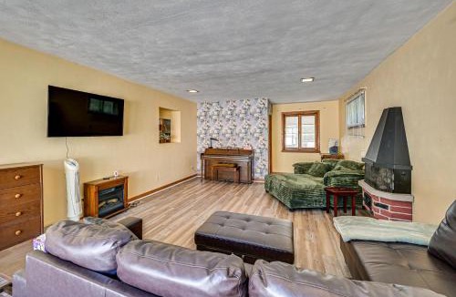 Newark House | 2 Mi to Dtwn Newark: Pet-Friendly Home!