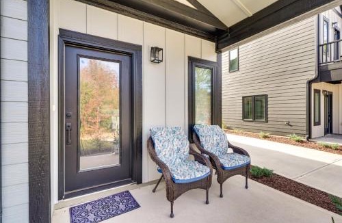Durham House | 2 Mi to Duke University: Townhome in Durham!
