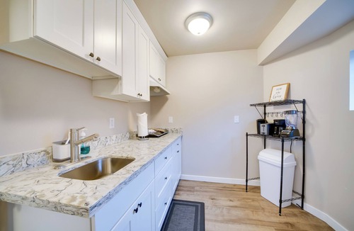 Atlantic Apartment | 2 Mi to Lumen Field! 2nd-Floor Apartment w/Deck