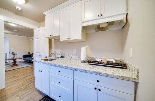 Atlantic Apartment | 2 Mi to Lumen Field! 2nd-Floor Apartment w/Deck