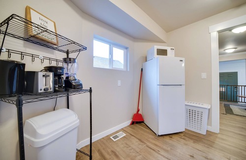 Atlantic Apartment | 2 Mi to Lumen Field! 2nd-Floor Apartment w/Deck