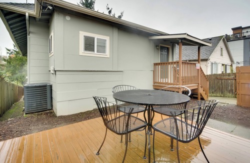 Atlantic Apartment | 2 Mi to Lumen Field! 2nd-Floor Apartment w/Deck
