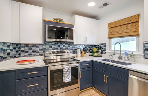 Woodbridge House | 2 Mi to Potomac Mills: Modern Home in Woodbridge