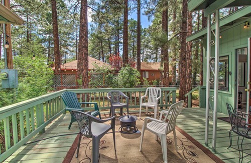 Pinetop-Lakeside Cottage | 2 Mi to Rainbow Lake: Woodsy Retreat w/Deck!