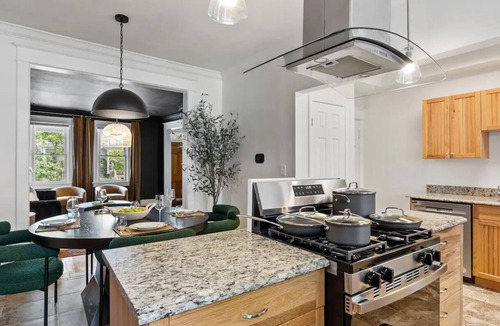 Old Town Alexandria House | 2 Mins from Metro - A Vibrant Old Town Xcape