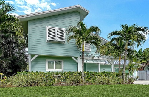 Whitfield House | 2 Primary Suites | FREE Pool Heat | Spring Break Available | Great Beaches