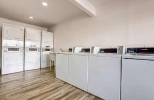 Ukiah Apartment | 2 Queen Beds|Nsmk, Micfridge