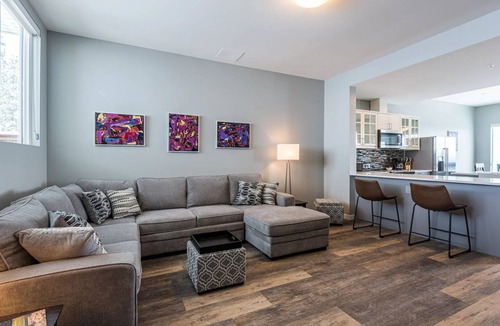 Silver Star Mountain Hotel | 2 Side-by-Side Ski-In/Ski-Out Townhomes | Sleeps 19 w/Views