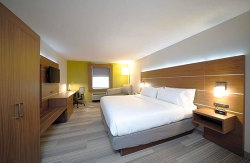 Prince Frederick Hotel | 2-Star Hotel ∙ Holiday Inn Express Prince Frederick, an IHG Hotel