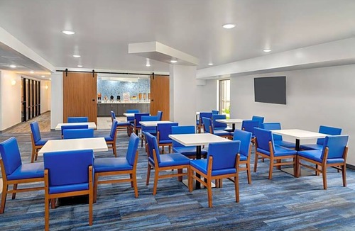 Reynoldsburg Hotel | 2-Star Hotel ∙ La Quinta Inn by Wyndham Columbus Airport Area