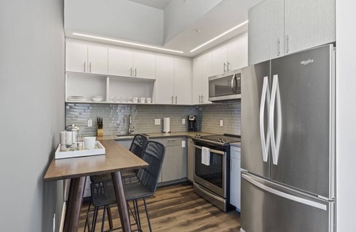 Bluemont Hotel | 2 Units | Amazing Ballston Getaway | Parks & Museums Nearby | Kitchen & Rooftop