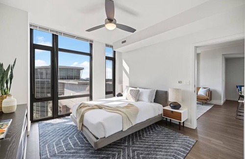 Bluemont Hotel | 2 Units | Ballston Haven |Rooftop View & Kitchen | Near US Marine Corps Memorial
