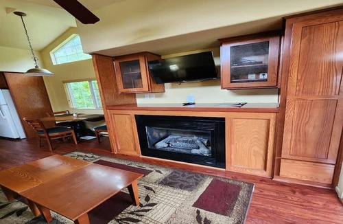 Point Arena Villa | 2 Welcoming Family Rooms Conveniently Located Near Top Coastal Attractions