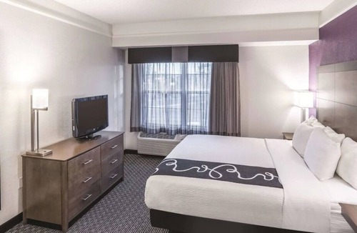 Woodlands Village House | 2 x 1 Non-Smoking King Bed Room at La Quinta Inn by Wyndham Flagstaff