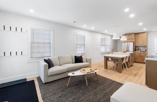 Grandview Heights House | 2025 Fully Renovated 3BD/1.5BA Duplex in Walkable Grandview