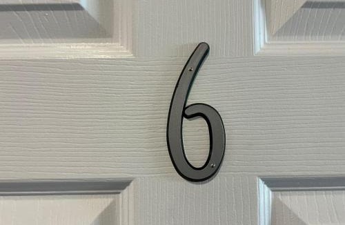 Nauck House | 25 Lux Room 6 - 1 Queen Bed, Shared Bathroom - Nonsmoking