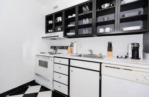 West End Apartment | 2500 Penn Apartments | Work-Friendly Comfort w/Fast Wi-Fi | Close to Georgetown