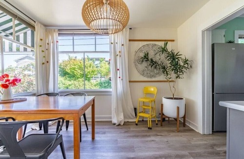 Atlantic House | 2BR/1BA Gorgeous Home and Private Gardens - First Hill/Central District