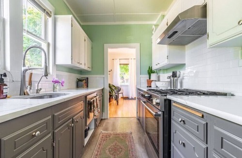 Atlantic House | 2BR/1BA Gorgeous Home and Private Gardens - First Hill/Central District