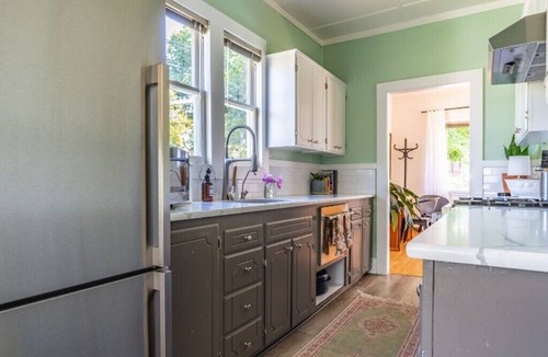 Atlantic House | 2BR/1BA Gorgeous Home and Private Gardens - First Hill/Central District