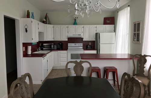 Belhaven Apartment | 2BR, 2B DOWNTOWN 2nd Story Apartment Sleeps 6-Walk to Shopping, Dining, and Dock