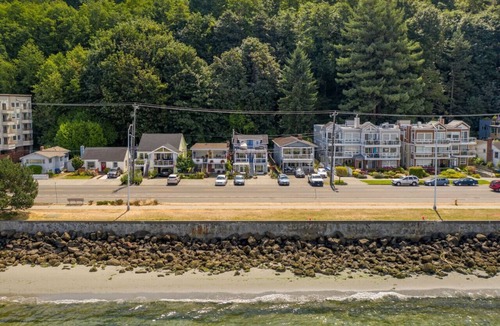 Alki House | 2BR 2BA The Waterfront Gray on Alki Beach EXT STAY