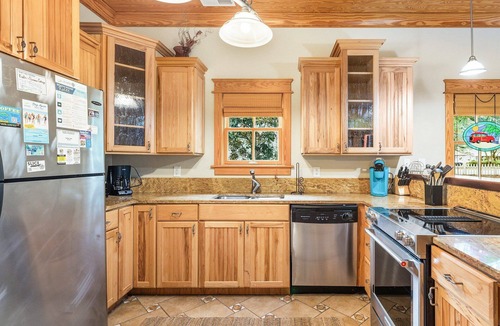 Historic Downtown Manteo House | 2BR coastal cottage w/whirlpool tub & patio