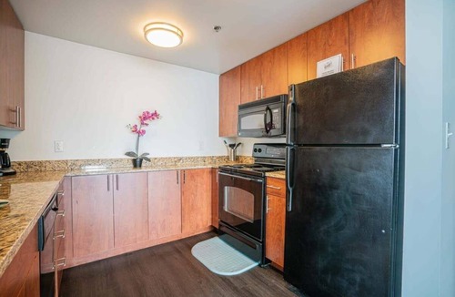 Downtown West Apartment | 2BR Furnished Apartment in Baltimore Downtown by RedAwning