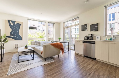 Mercer Island Apartment | 2BR | Gym | Mercer Island | Sophari Isle D