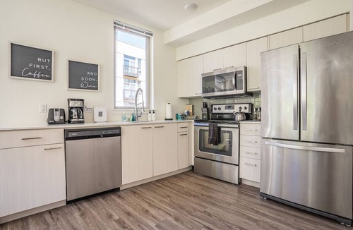 Mercer Island Apartment | 2BR | Gym | Mercer Island | Sophari Isle D
