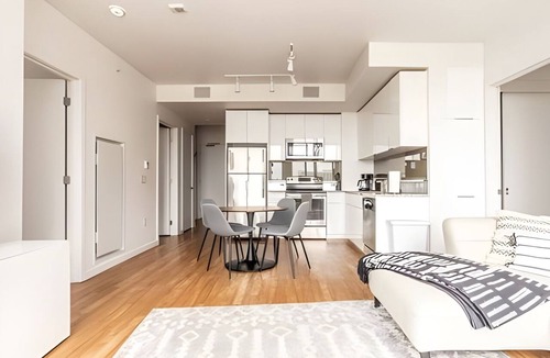 West Bellevue Apartment | 2BR | Gym, Pool | Bellevue | Sophari Towers J