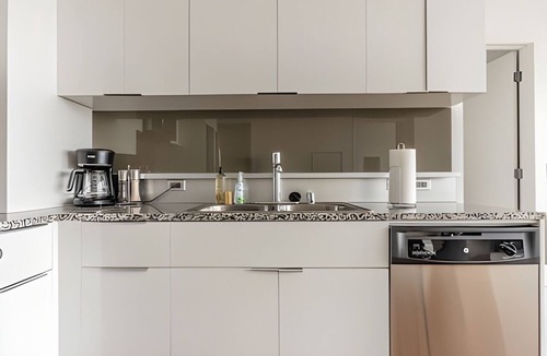 West Bellevue Apartment | 2BR | Gym, Pool | Bellevue | Sophari Towers J