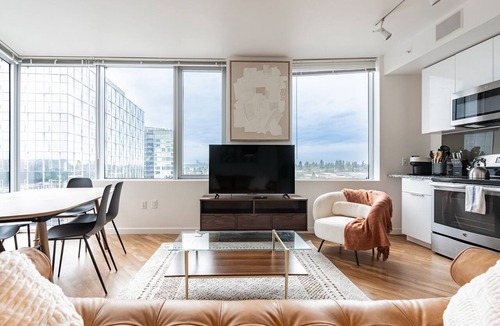 West Bellevue Apartment | 2BR | Gym, Pool | Bellevue | Sophari Towers I