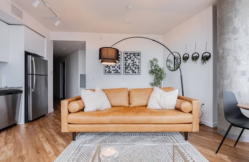 West Bellevue Apartment | 2BR | Gym, Pool | Bellevue | Sophari Towers K