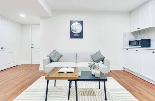 Welland House | 2BR Welland Retreat | Walk to Canal | Sleeps 5!