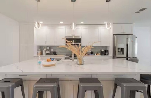 Bay Crest Park Villa | 3 bedroom 2.5 baths Waterfront , private pool & dock , fireplace , Kayak