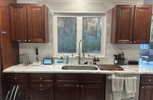 St. Charles House | 3-bedroom house in peaceful Waldorf with air conditioning and fireplace.