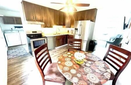 Summit Station House | 3 Bedroom Ranch - Hot Tub - Game Shed - Pet/Kids Welcome - Fenced - King Bed