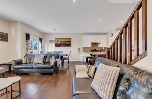 Panorama Hills House | 3-Bedroom Retreat Close to the Mountains & Airport