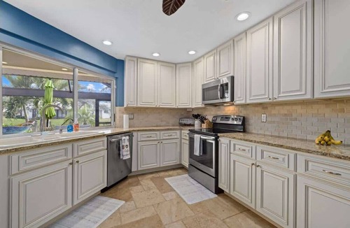Plantation House | "3-Bedroom Retreat in Venice with Scenic Views!"