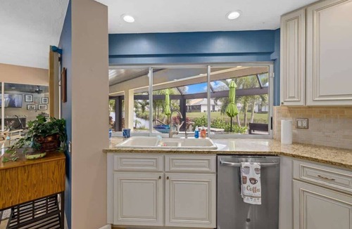 Plantation House | "3-Bedroom Retreat in Venice with Scenic Views!"