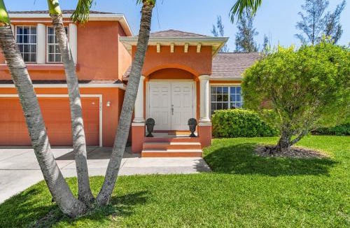 Pelican Villa | 3 Bedroom Villa on Sweetwater Canal NEW