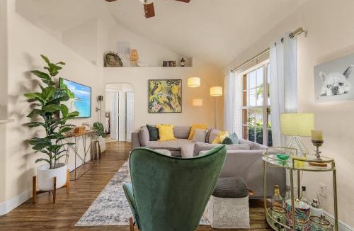 Pelican Villa | 3 Bedroom Villa on Sweetwater Canal NEW