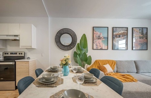 Golden Square Mile Apartment | 3 Bedrooms - Indoor Parking