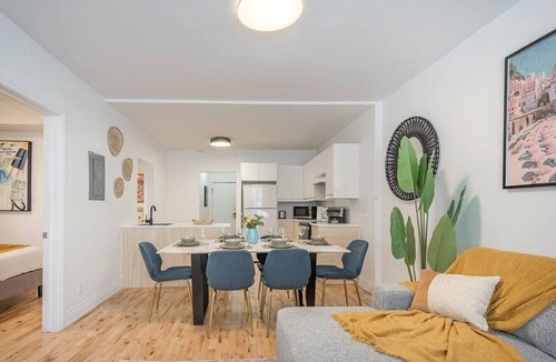 Golden Square Mile Apartment | 3 Bedrooms - Indoor Parking