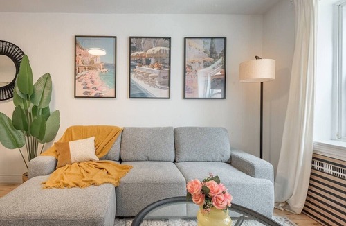 Golden Square Mile Apartment | 3 Bedrooms - Indoor Parking