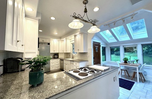 Lake Forest Park House | 3 BR Beautiful Lake View Home