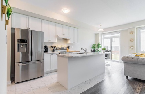 Thorold House | 3 BR house, 15 min to Niagara Falls/Attractions, sleeps 7